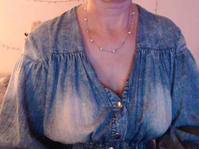 goodSnowQueen webcam