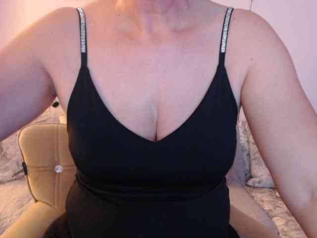 goodSnowQueen webcam