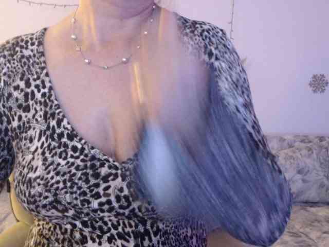 goodSnowQueen webcam