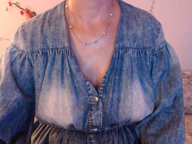 goodSnowQueen webcam