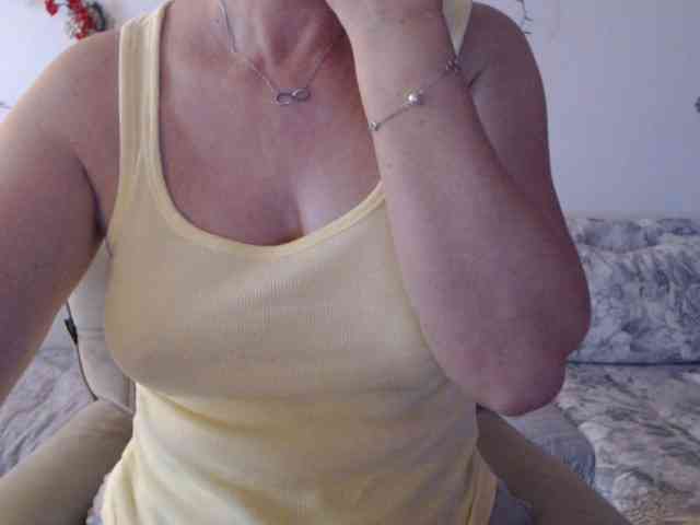 goodSnowQueen webcam