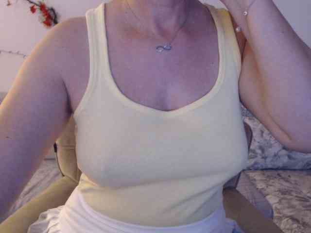 goodSnowQueen webcam