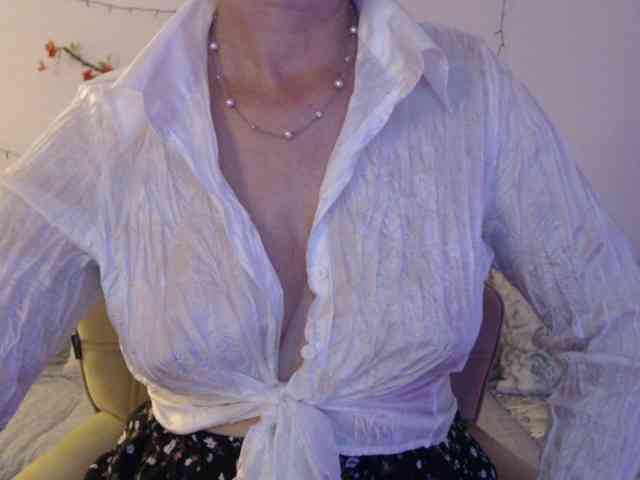 goodSnowQueen webcam