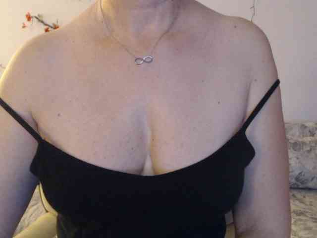 goodSnowQueen webcam