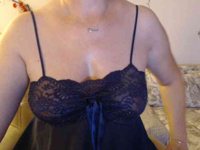 goodSnowQueen webcam