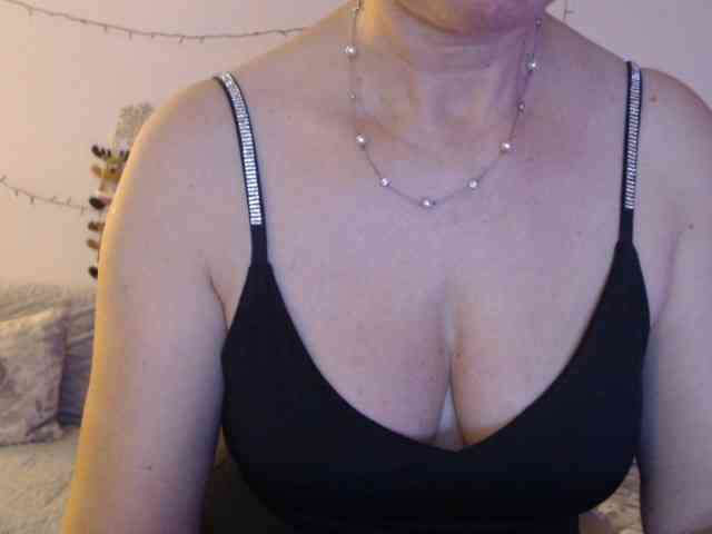 goodSnowQueen webcam