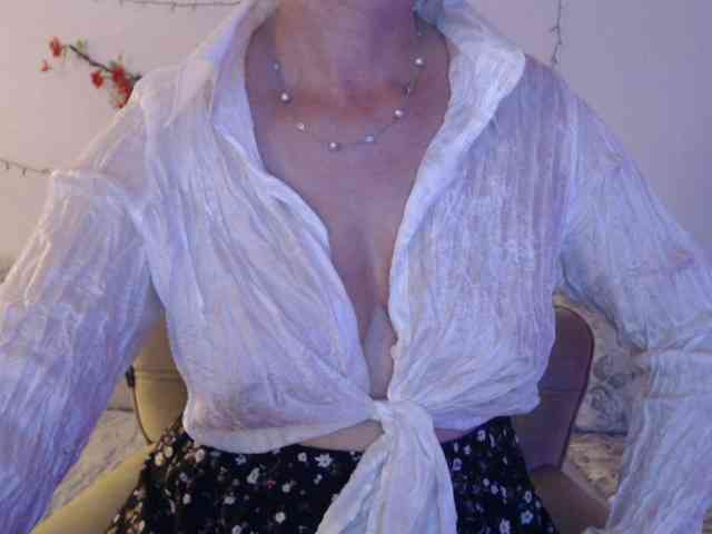 goodSnowQueen webcam