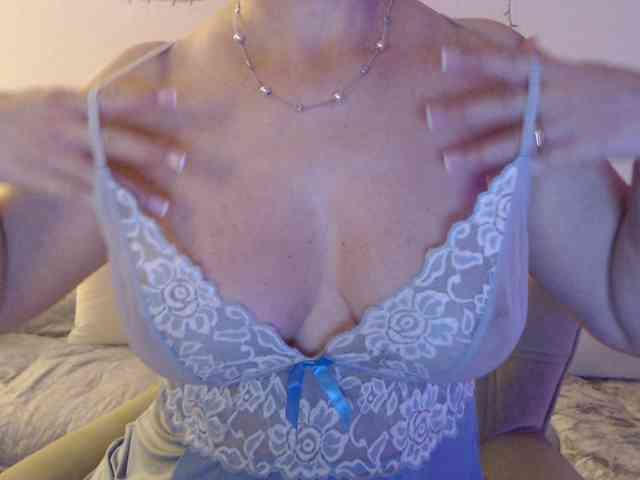 goodSnowQueen webcam