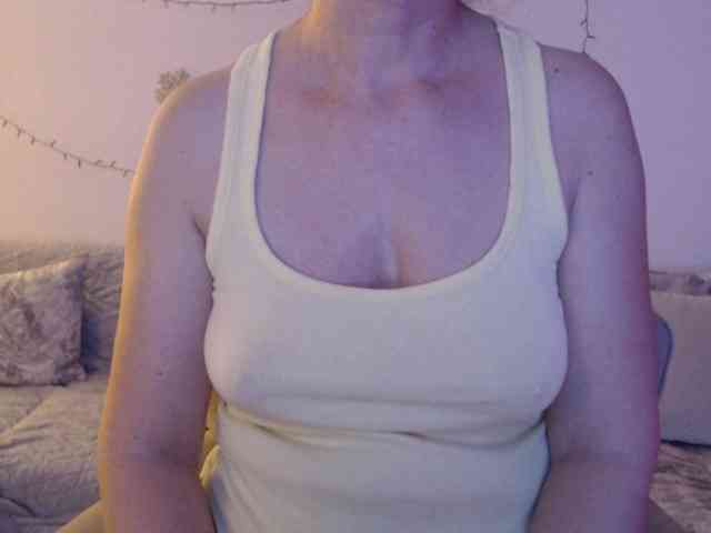 goodSnowQueen webcam