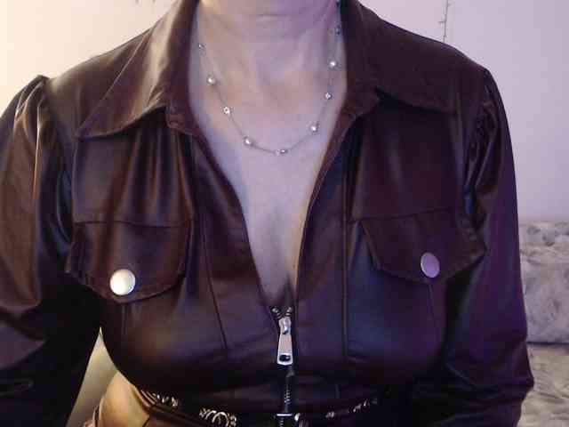 goodSnowQueen webcam