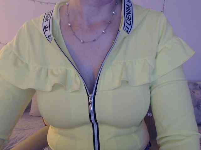 goodSnowQueen webcam