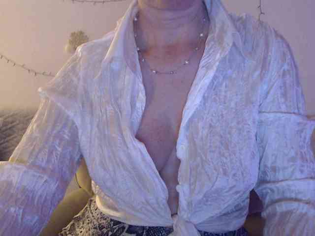 goodSnowQueen webcam