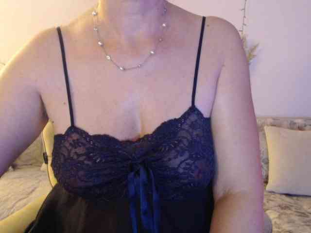 goodSnowQueen webcam