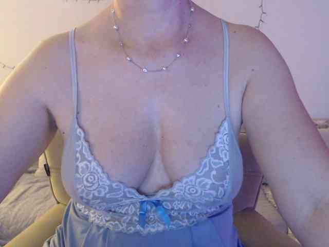 goodSnowQueen webcam