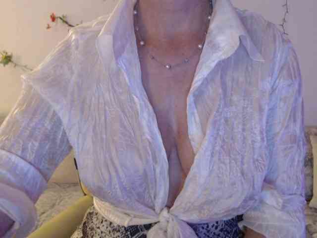 goodSnowQueen webcam