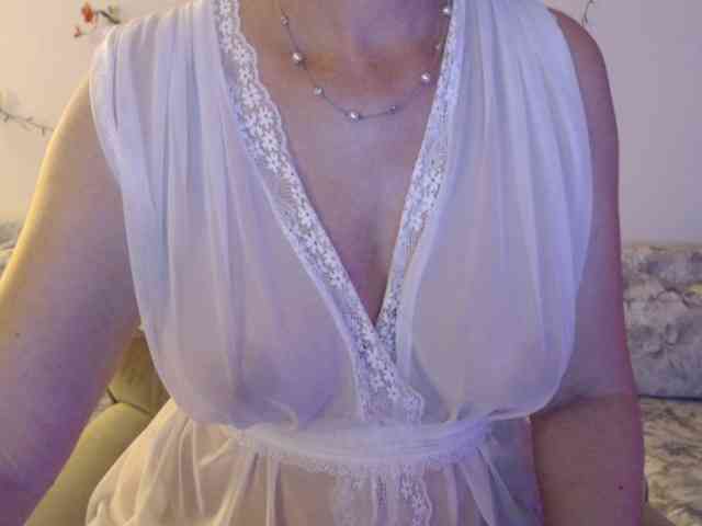 goodSnowQueen webcam