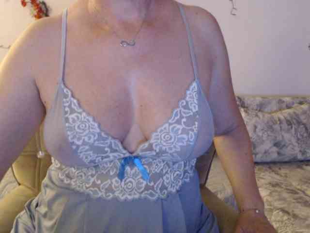 goodSnowQueen webcam