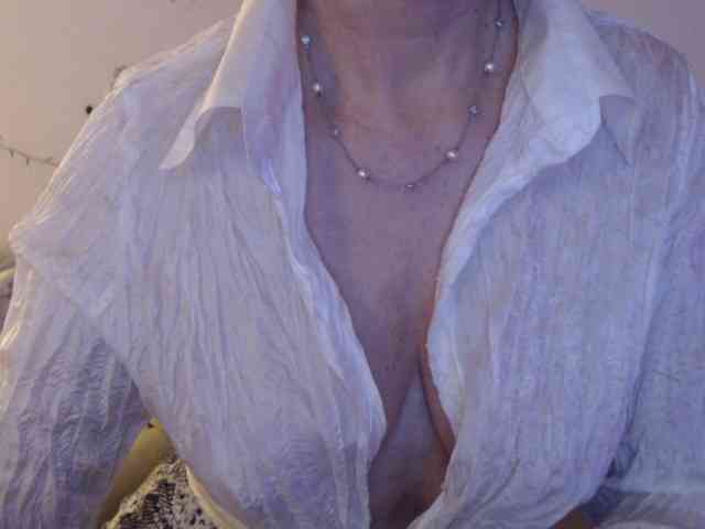 goodSnowQueen webcam