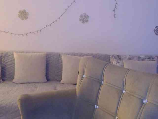 goodSnowQueen webcam