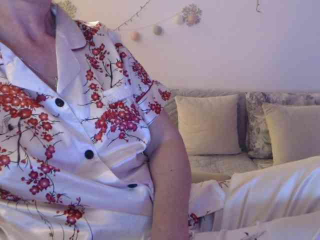 goodSnowQueen webcam