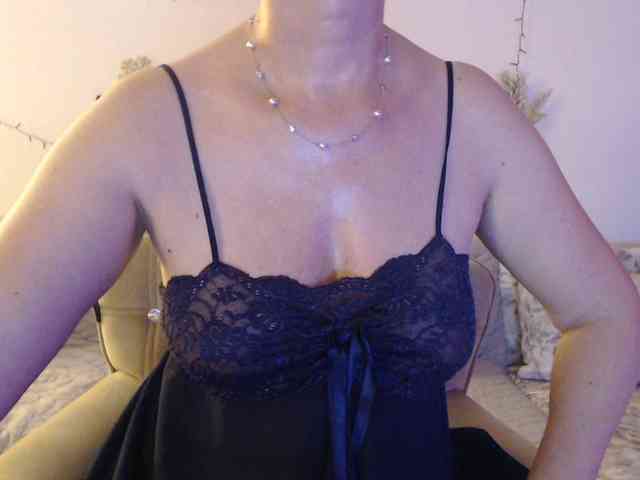 goodSnowQueen webcam