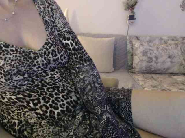 goodSnowQueen webcam