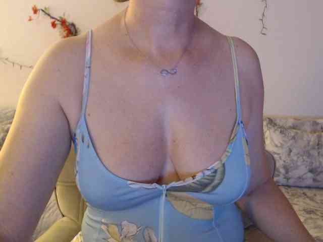 goodSnowQueen webcam