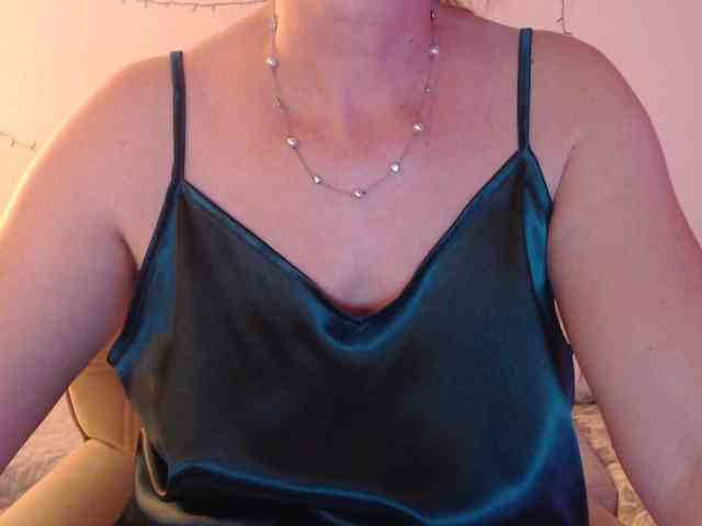 goodSnowQueen webcam