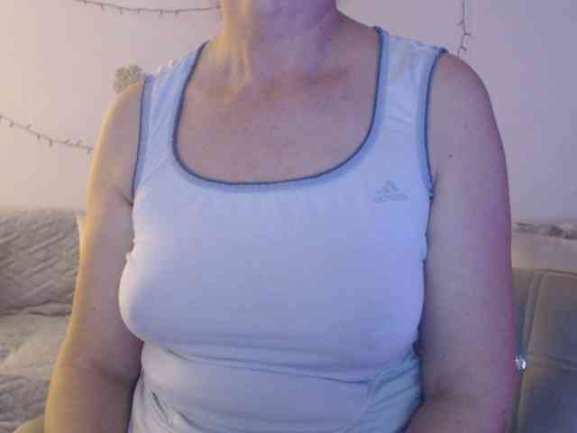 goodSnowQueen Live Webcam on BongaCams