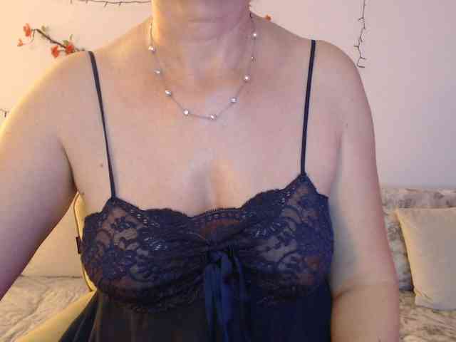 goodSnowQueen webcam