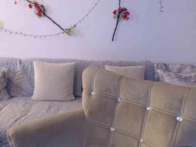 goodSnowQueen webcam