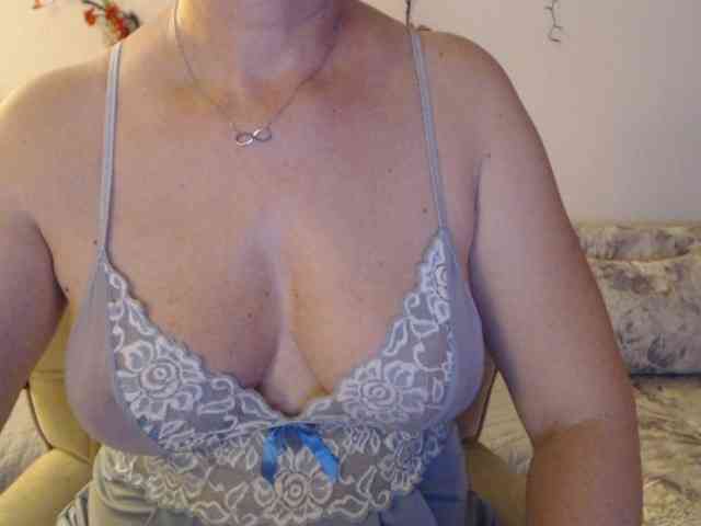 goodSnowQueen webcam