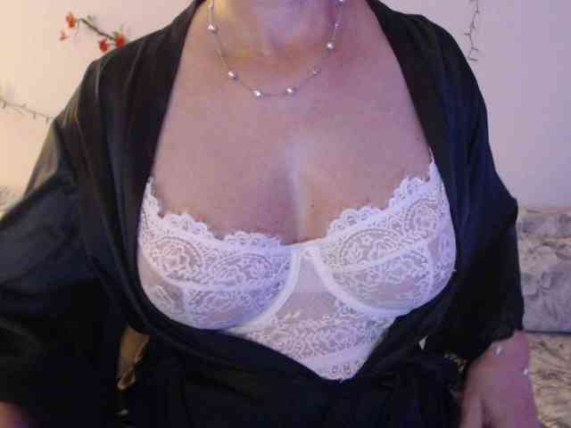 goodSnowQueen webcam