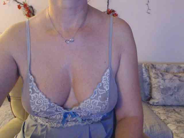 goodSnowQueen webcam