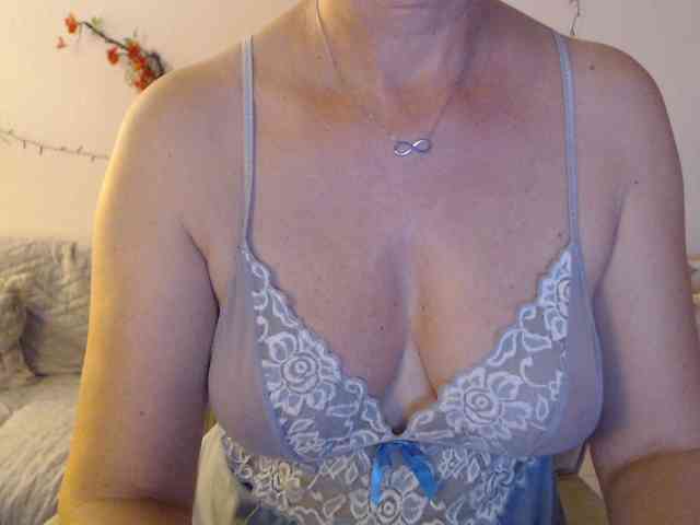 goodSnowQueen webcam