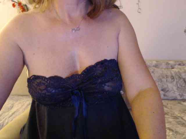 goodSnowQueen webcam
