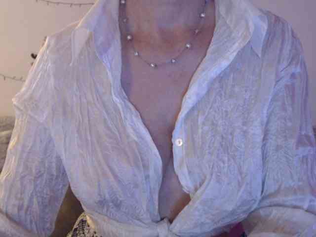 goodSnowQueen webcam