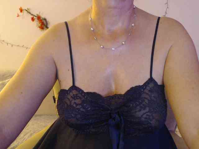 goodSnowQueen webcam