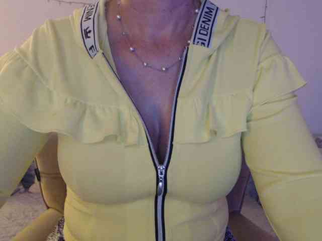 goodSnowQueen Live Webcam on BongaCams