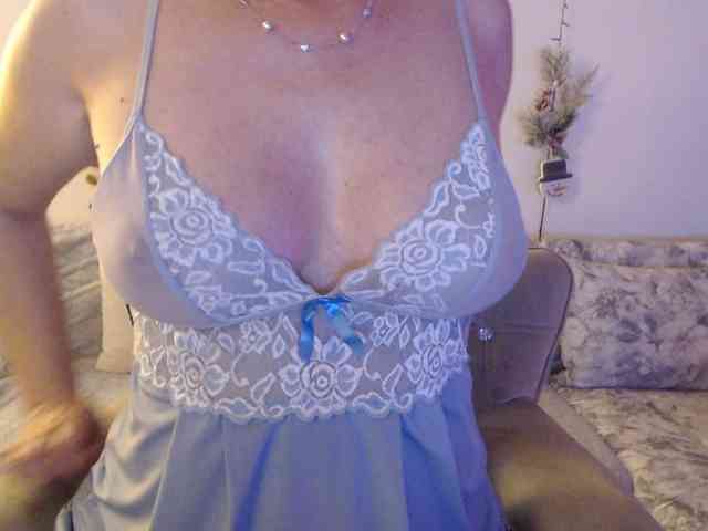 goodSnowQueen webcam