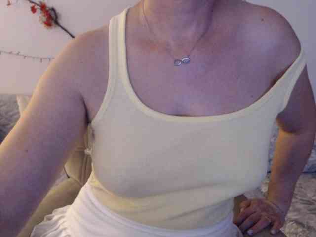 goodSnowQueen webcam