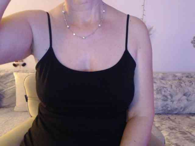 goodSnowQueen webcam