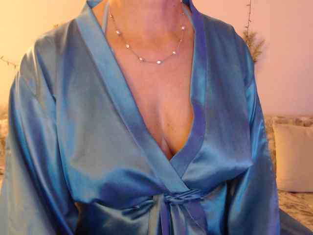 goodSnowQueen webcam