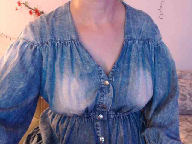 goodSnowQueen webcam