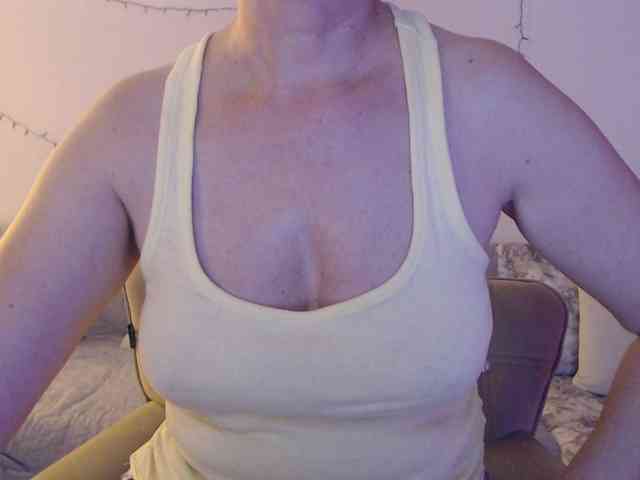 goodSnowQueen webcam