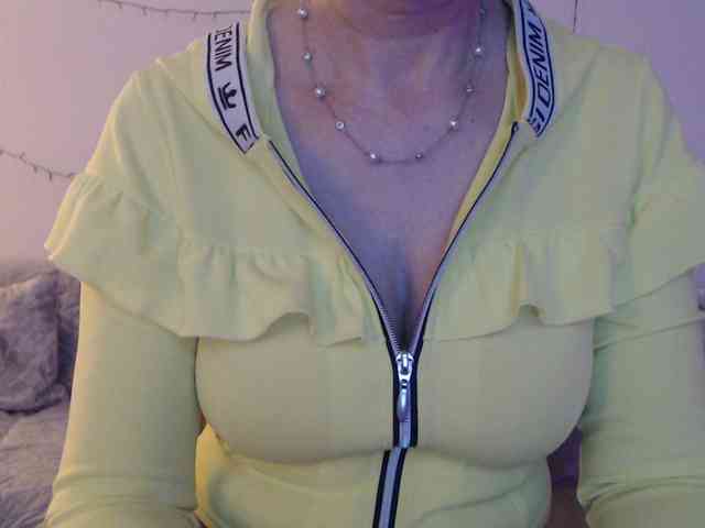 goodSnowQueen webcam