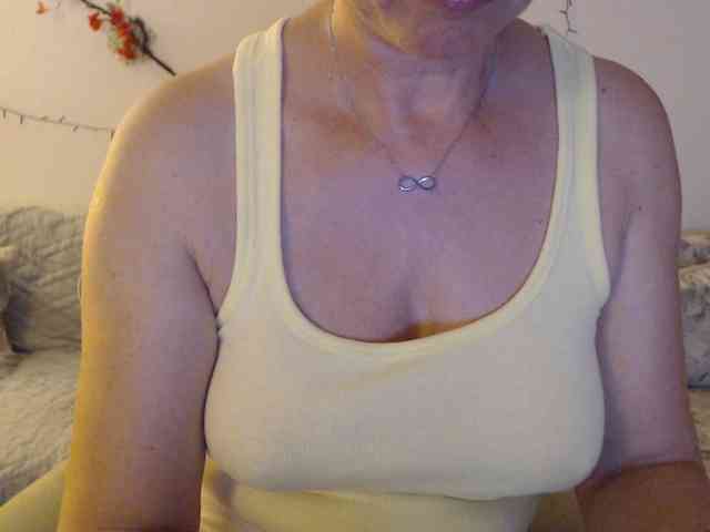 goodSnowQueen webcam