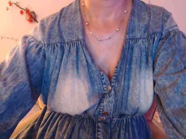 goodSnowQueen webcam