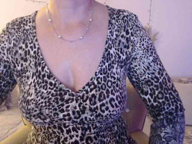 goodSnowQueen webcam