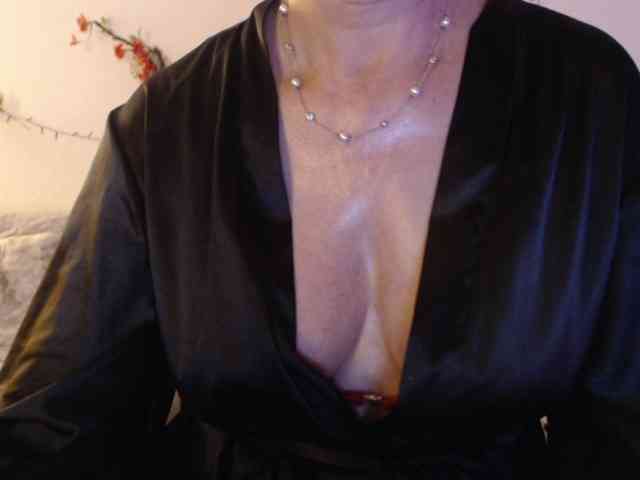 goodSnowQueen webcam